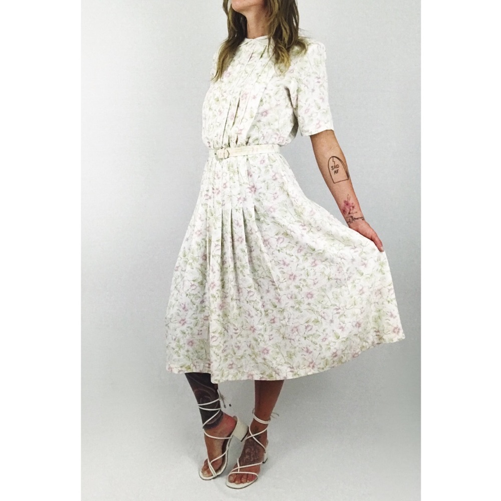 Vintage Pleated Botanical Midi Dress in Ivory | Size 6